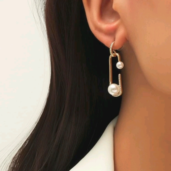 VIVA BOUTIQUE Jewelry - 🌿3 for $30🌿Faux Pearl Gold Earrings